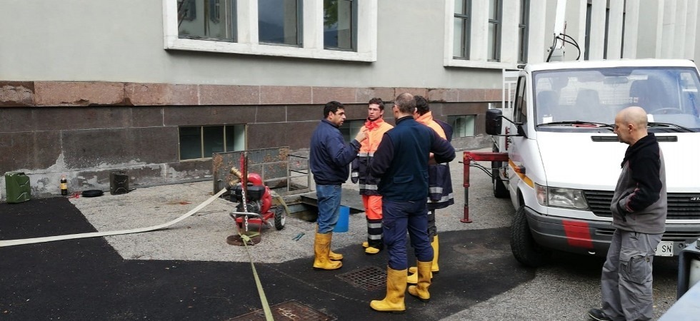 Maltempo, allagati i seminterrati delle scuole Sanzio: fuori uso caldaia e cabina elettrica
